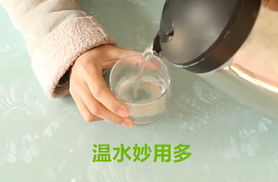 温水妙用多接近体温营养更易被吸收，喝温开水注意事项和禁忌