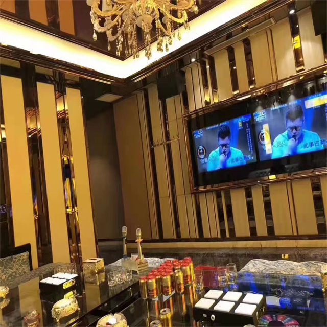 苏州观前街雅戈尔富宫酒店服务员